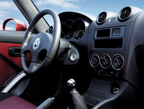 Copen de l'int�rieur - vue du volant